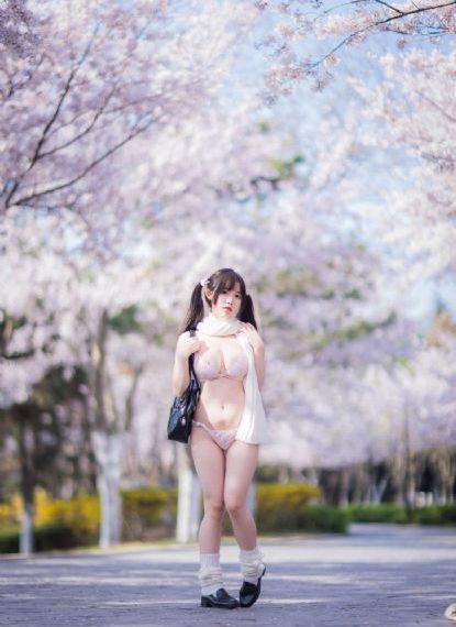 女大学生在线观看_电影未删减版